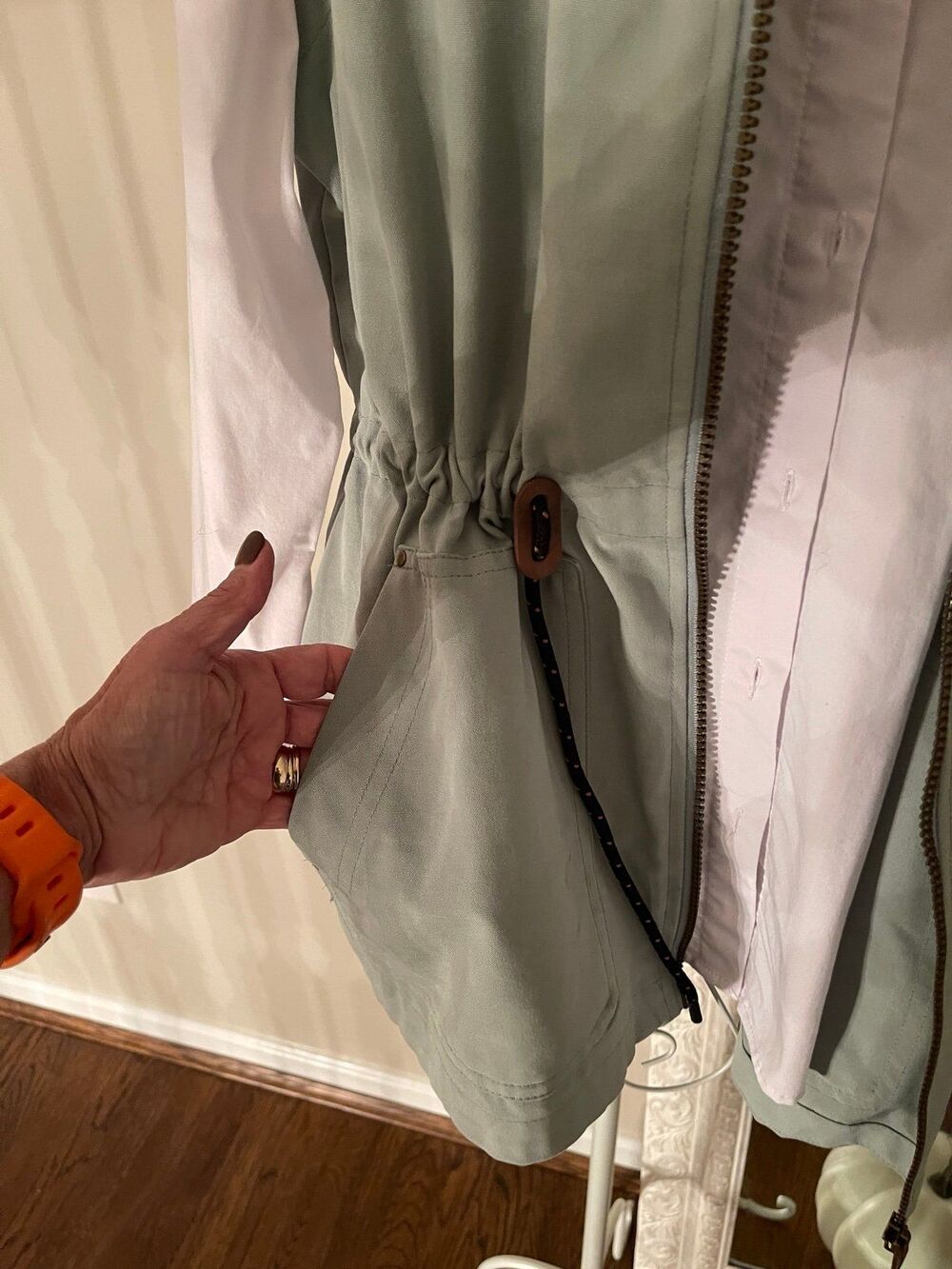 Vest - Picture 4 of 5